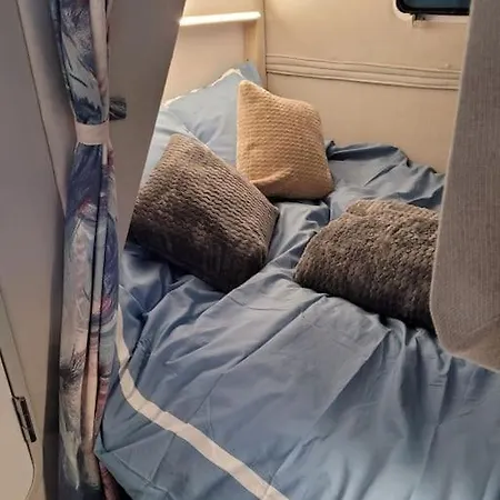 Bateau Sur Terre Pres Du Bassin * 卡普维尔