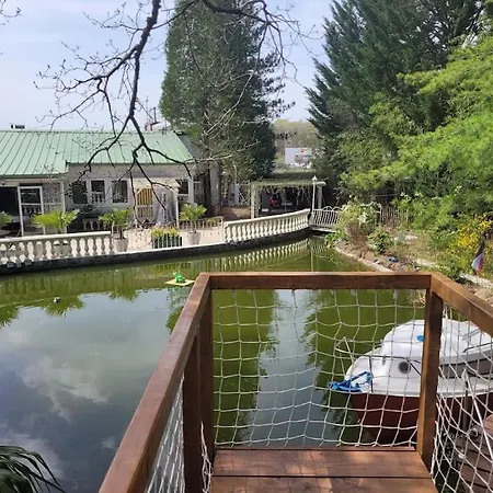 Úszó hotel Bateau Sur Terre Pres Du Bassin *