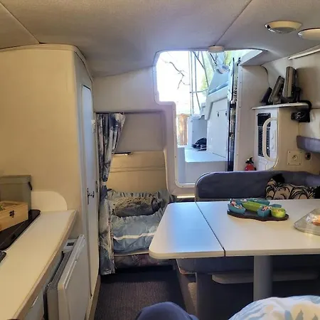 Bateau Sur Terre Pres Du Bassin * 卡普维尔