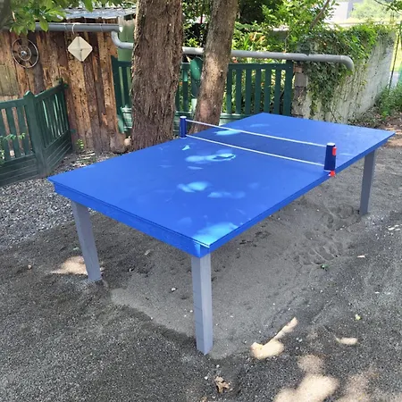 Botel Bateau Sur Terre Pres Du Bassin Capvern