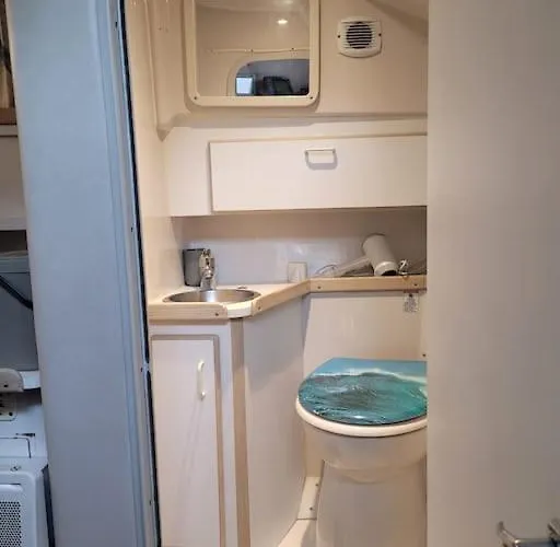 Ботель Bateau Sur Terre Pres Du Bassin *